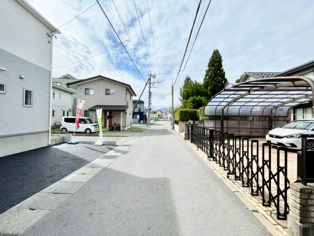 耐震等級３！ご成約プレゼント対象物件！の前面道路含む現地写真