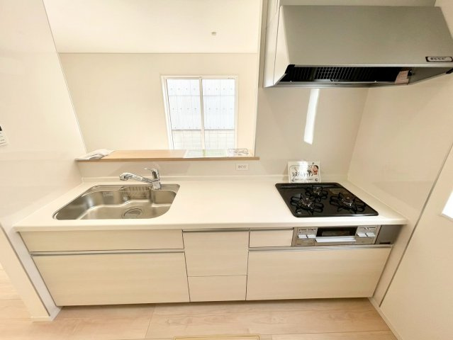 耐震等級３！ご成約プレゼント対象物件！のキッチン|家族の会話が弾む開放的なカウンターキッチンです♪　３号棟