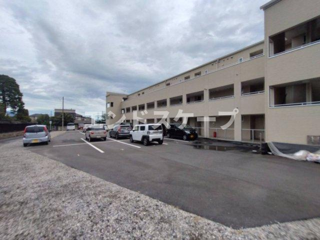 Ｆｉｏｒｅ棟高の駐車場|高崎、前橋のお部屋探しはエンドスケープまで！お客様の理想お聞かせ下さい♪