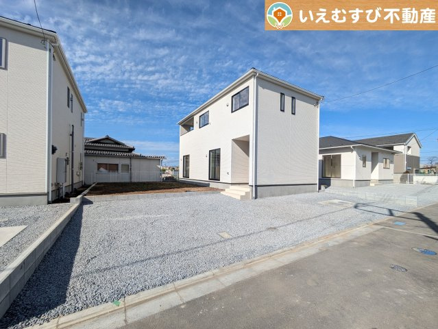 Cradle garden　上里町嘉美第4の駐車場|2台以上駐車可能なスペース完備
広々とした砂利敷きスペース。駐車するだけでなくBBQやプールも楽しめそう♪