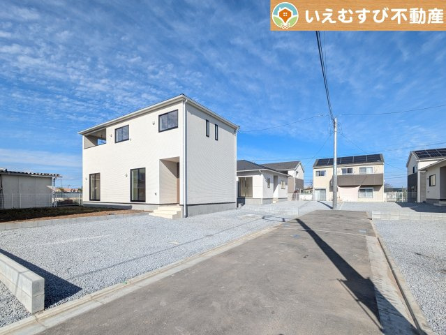 Cradle garden　上里町嘉美第4の前面道路含む現地写真|充分な広さの前面道路
間口が広くお車の出し入れも問題なく行えるスペースが確保されています♪
