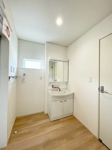 長野市松岡第３の独立洗面台