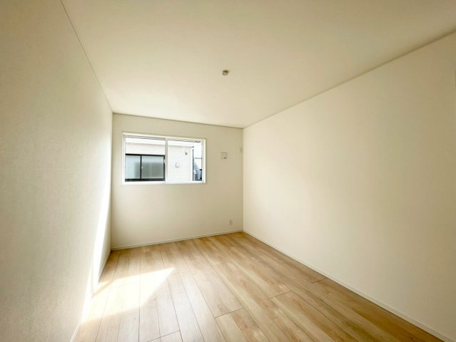 長野市松岡第３の洋室