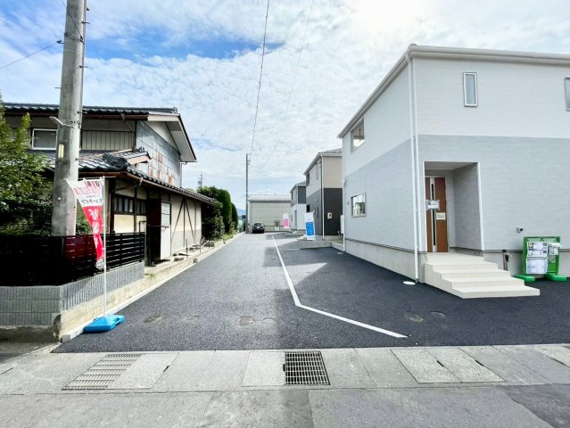 長野市松岡第３の前面道路含む現地写真