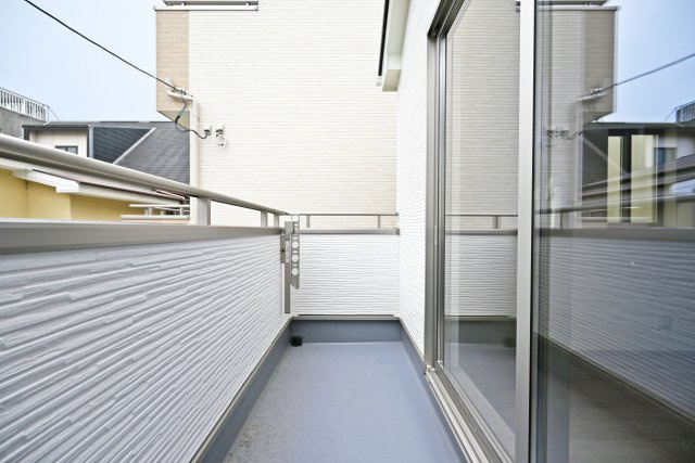 ハートフルタウン浜町新築一戸建て│2SLDK・3LDK+駐車1台可のバルコニー|2階南面バルコニーです。 物干竿金具が備え付けられています。