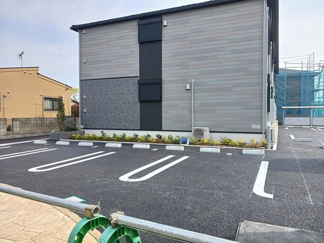 ベル　セゾンの駐車場