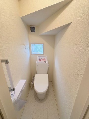 三郷市彦川戸1丁目　新築戸建　全1棟のトイレ|同施工会社の参考写真になります。