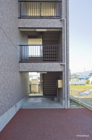 エステート今井のエントランス