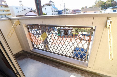 【バルコニー】 | クレフラスト津福東 | 類似物件の参考写真です。