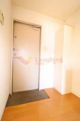 【玄関】 | クレフラスト津福東 | 類似物件の参考写真です。