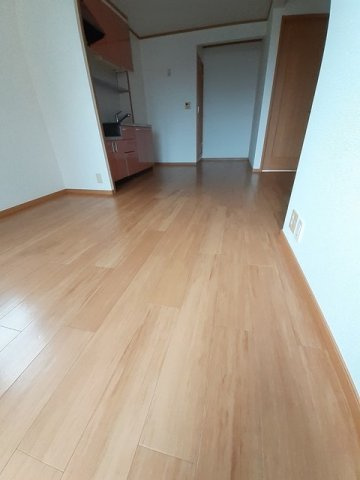 ラシーヌⅢ壱番館の居間・リビング