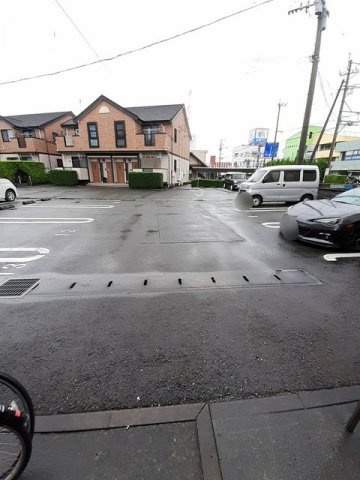 ラシーヌⅢ壱番館の駐車場