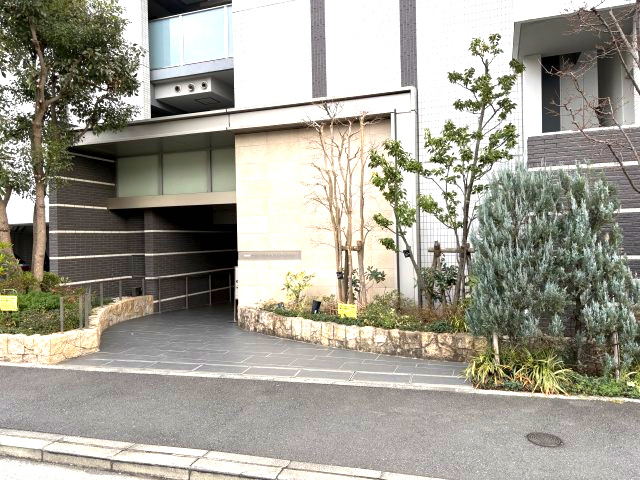 プラウド横濱白楽ディアージュのエントランス