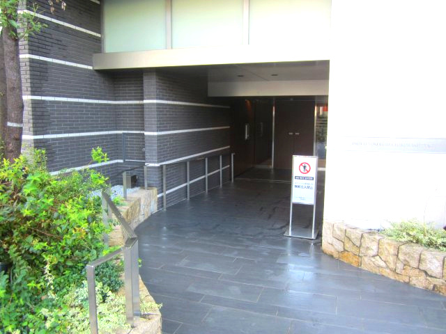 プラウド横濱白楽ディアージュのエントランス
