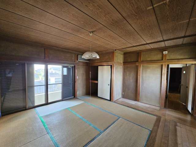 辻中古戸建ての和室|明るい和室です