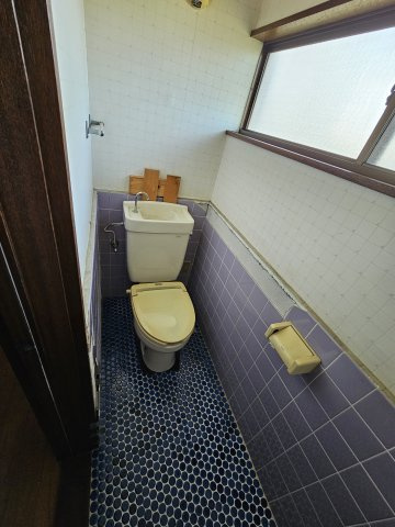 辻中古戸建てのトイレ|落ち着いたトイレです