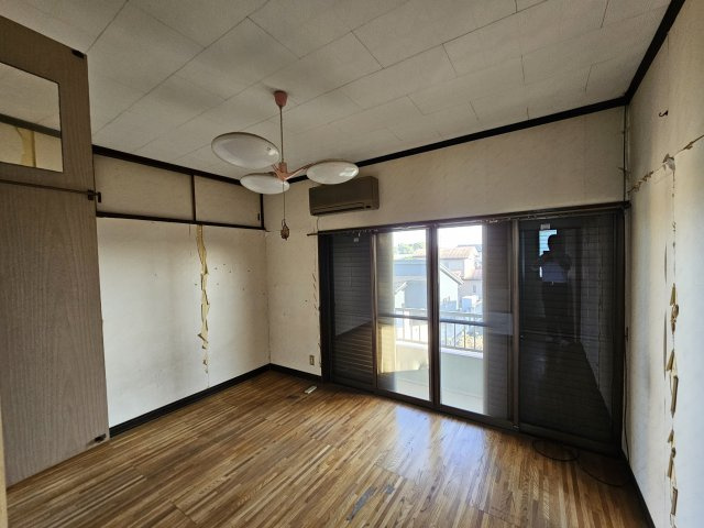 辻中古戸建ての洋室|明るい洋室です