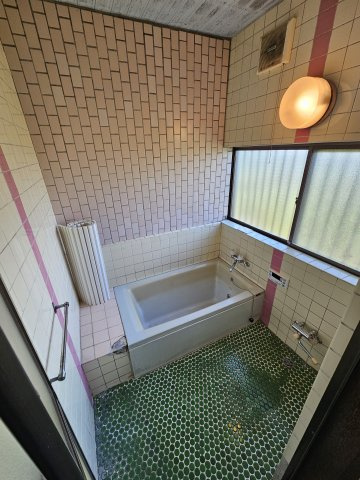 辻中古戸建ての浴室|コンパクトで使いやすいお風呂です