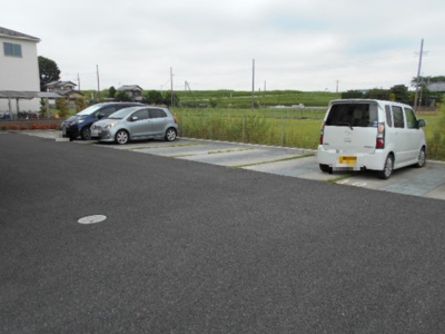 【駐車場】 | プレミール B | 駐車場