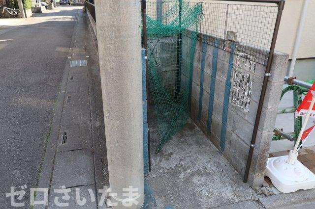 《仲介手数料無料》南区大字広ヶ谷戸238-10新築一戸建てグランパティオの外観|敷地の隣にゴミ置場があります。