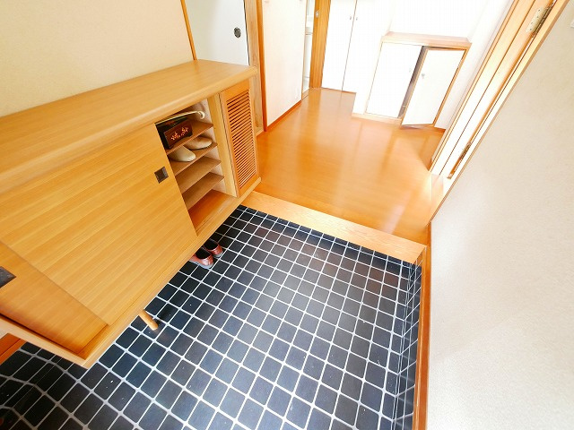 佐保台２丁目戸建の玄関