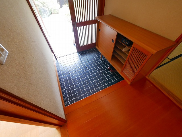 佐保台２丁目戸建の玄関