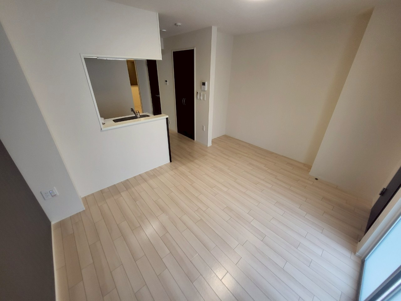 【居間・リビング】 | ※同タイプの写真となります。