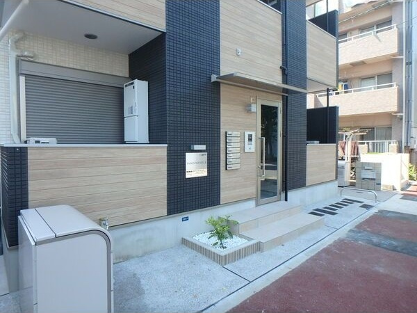 SAISON NOUVELLE(セゾン ヌヴェル)のエントランス|毎日通るエントランスはこのようになっています