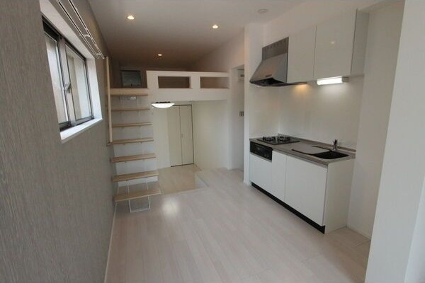 SAISON NOUVELLE(セゾン ヌヴェル)の居間・リビング|ゆったりとしたリビングです