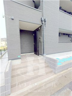 【エントランス】 | Mark Duo蕨錦町 | 落ち着いたエントランスです