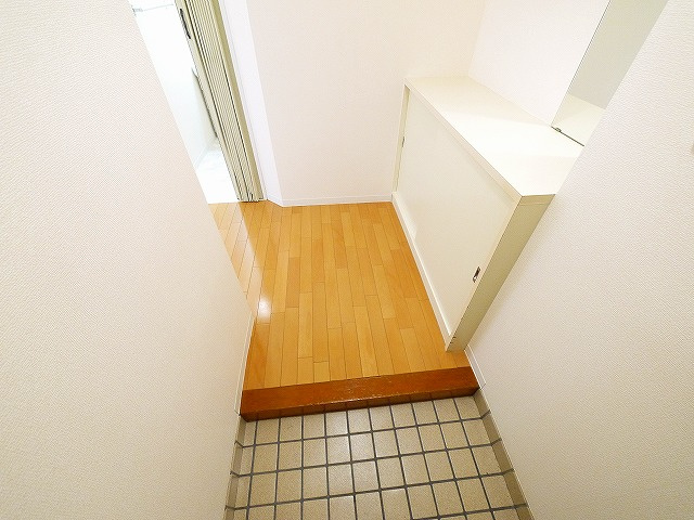 ユニーブル富雄の玄関