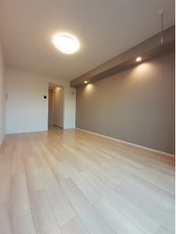 クラール　ミッテの洋室|★室内にダウンライト＆照明器具を設置しています。★