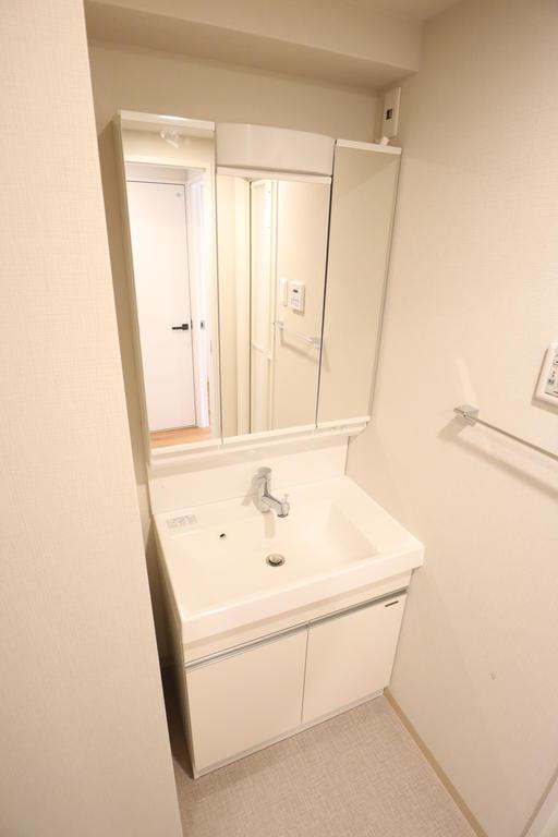 大阪市都島区東野田町１丁目の賃貸マンションの洗面所