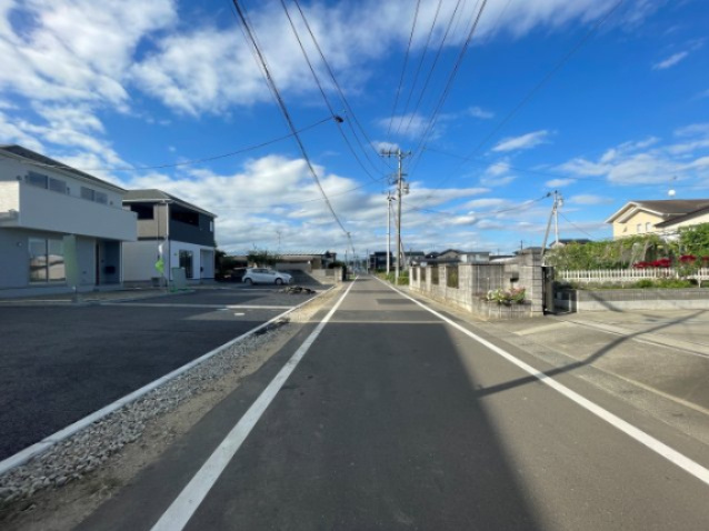 新築戸建・新築建売　柴田町船岡字上大原【耐震+制震】東船岡小・船岡中の前面道路含む現地写真|見渡しの良い直線道路です！