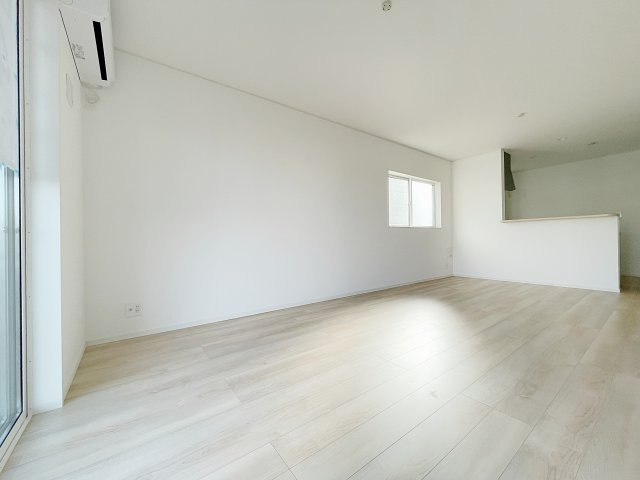 新築戸建・新築建売　柴田町船岡字上大原【耐震+制震】東船岡小・船岡中の居間・リビング|対面キッチン付きの広いリビングは来客や小さなお子様がリビングにいても会話をしながら料理ができます！