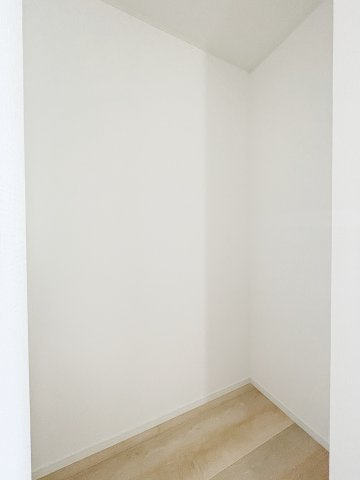 新築戸建・新築建売　柴田町船岡字上大原【耐震+制震】東船岡小・船岡中の収納|【パントリー】備蓄品や消耗品など、一か所にまとめて収納ができる！