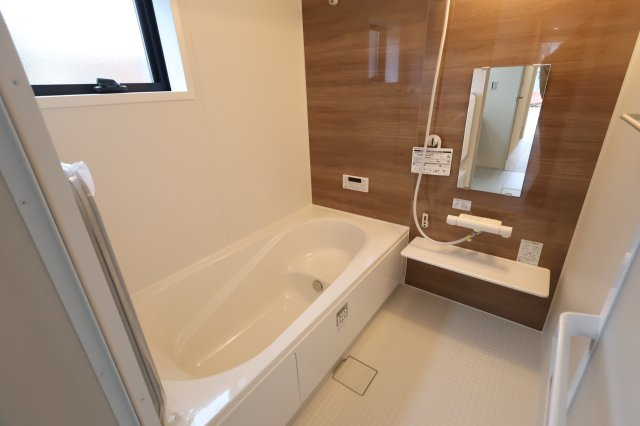 《仲介手数料無料》南区大字大谷口2538-2(1号棟)新築一戸建てリーブルガーデンの浴室|撮影日 2025年11月27日 14:30 曇り