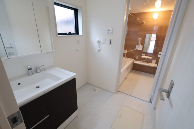 《仲介手数料無料》南区大字大谷口2538-2(1号棟)新築一戸建てリーブルガーデンのランドリースペース|撮影日 2025年11月27日 14:30 曇り