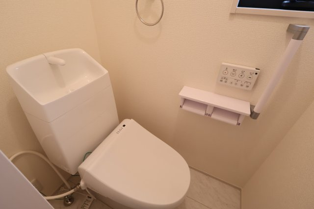 《仲介手数料無料》南区大字大谷口2538-2(1号棟)新築一戸建てリーブルガーデンのトイレ|撮影日 2025年11月27日 14:30 曇り