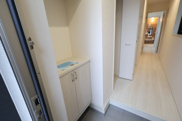 《仲介手数料無料》南区大字大谷口2538-2(1号棟)新築一戸建てリーブルガーデンの玄関|撮影日 2025年11月27日 14:30 曇り