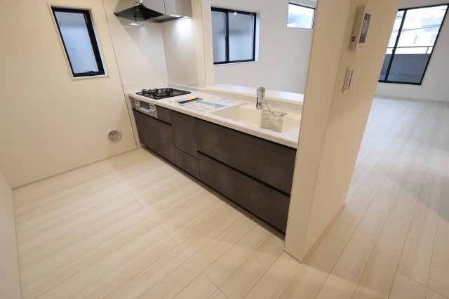 《仲介手数料無料》南区大字大谷口2538-2(1号棟)新築一戸建てリーブルガーデンのキッチン|撮影日 2025年11月27日 14:30 曇り
