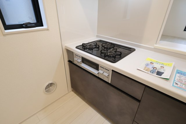 《仲介手数料無料》南区大字大谷口2538-2(1号棟)新築一戸建てリーブルガーデンのキッチン|撮影日 2025年11月27日 14:30 曇り