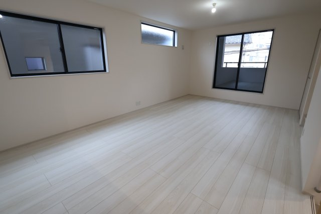 《仲介手数料無料》南区大字大谷口2538-2(1号棟)新築一戸建てリーブルガーデンの居間・リビング|撮影日 2025年11月27日 14:30 曇り