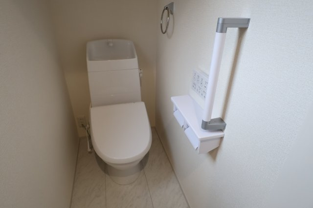 《仲介手数料無料》南区大字大谷口2538-2(1号棟)新築一戸建てリーブルガーデンのトイレ|撮影日 2025年11月27日 14:30 曇り