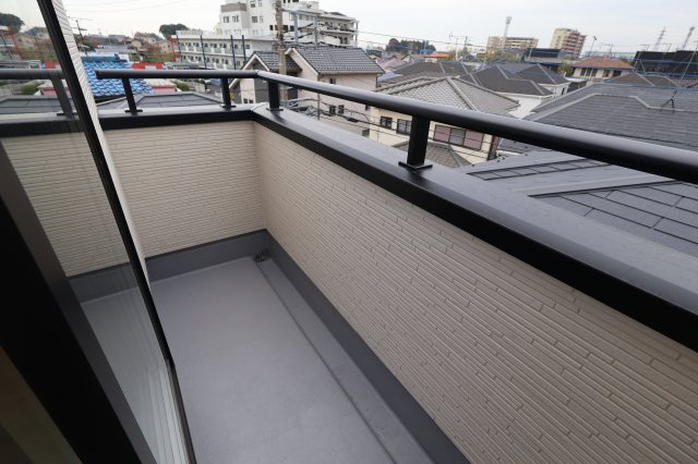 《仲介手数料無料》南区大字大谷口2538-2(1号棟)新築一戸建てリーブルガーデンのバルコニー|撮影日 2025年11月27日 14:30 曇り