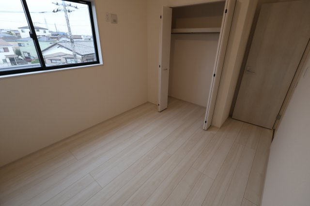 《仲介手数料無料》南区大字大谷口2538-2(1号棟)新築一戸建てリーブルガーデンの洋室|撮影日 2025年11月27日 14:30 曇り