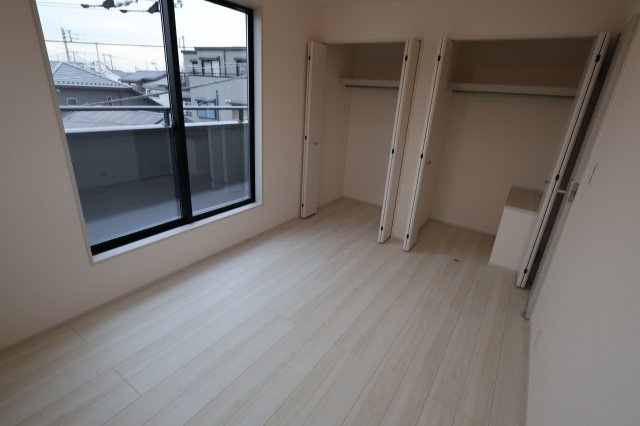 《仲介手数料無料》南区大字大谷口2538-2(1号棟)新築一戸建てリーブルガーデンの洋室|撮影日 2025年11月27日 14:30 曇り