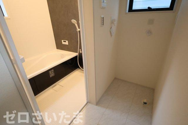 《仲介手数料無料》南区大字大谷口2538-2新築一戸建てリーブルガーデンの浴室|撮影日 2025年11月27日 14:30 曇り