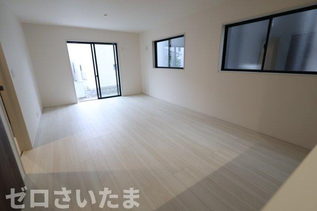 《仲介手数料無料》南区大字大谷口2538-2新築一戸建てリーブルガーデンの居間・リビング|撮影日 2025年11月27日 14:30 曇り