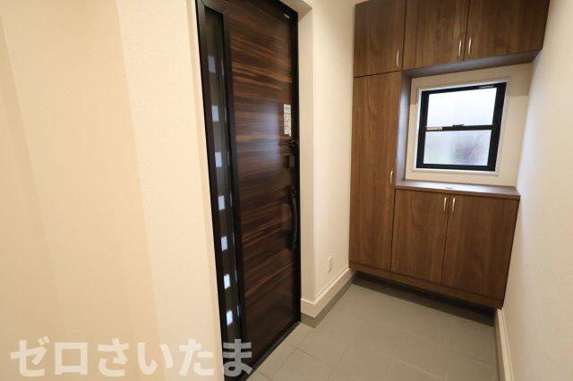 《仲介手数料無料》南区大字大谷口2538-2新築一戸建てリーブルガーデンの玄関|撮影日 2025年11月27日 14:30 曇り